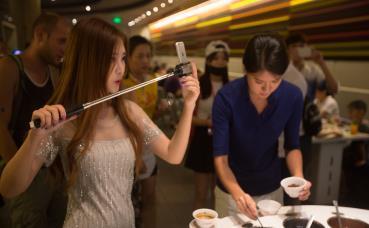 淄博探店女网红吃瓜视频,揭秘美食背后的故事与趣闻  第2张